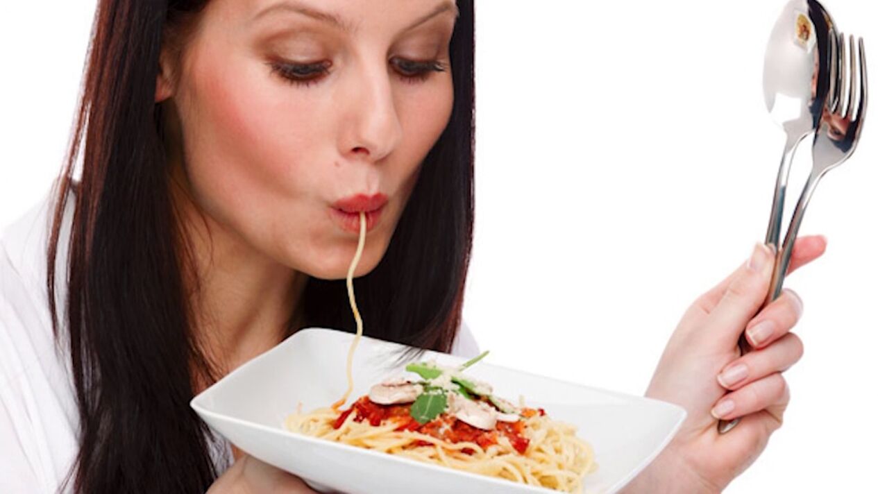a woman eats spaghetti to lose weight belly